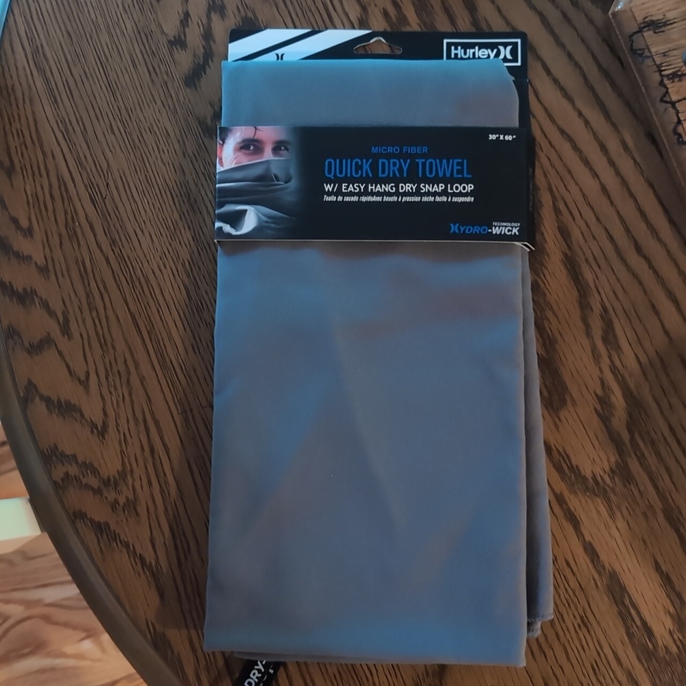 Hurley quick dry towel